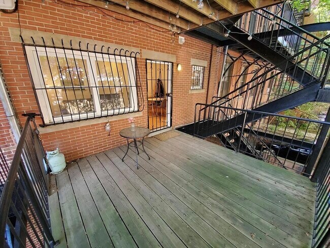 Building Photo - 28 E Springfield St
