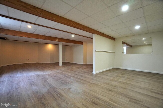 Building Photo - 104 Hidden Creek Dr