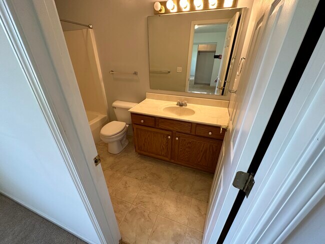 Building Photo - 505 Harriet Ct