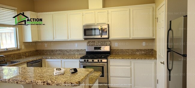 Building Photo - Central Roseville - Single Story 3 bedroom...