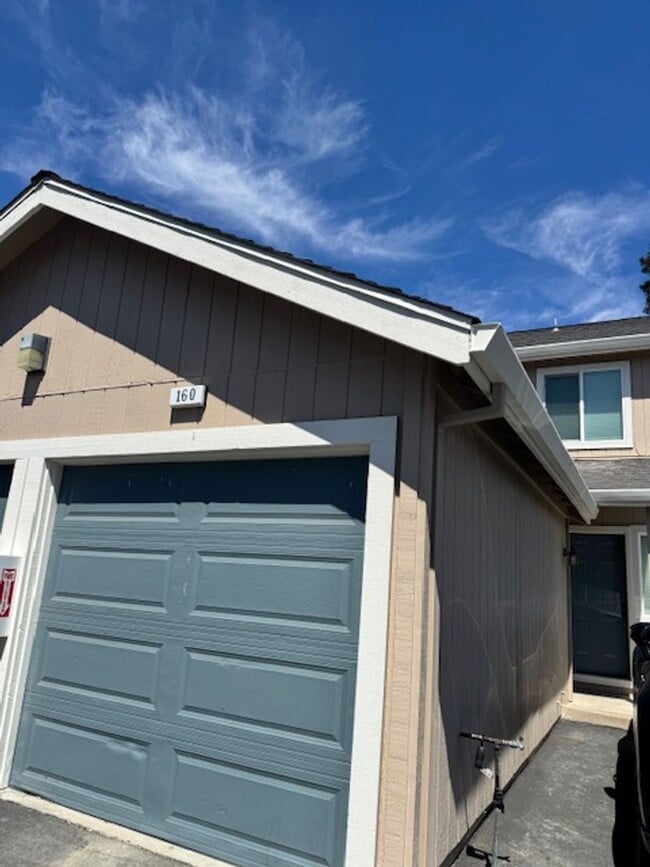 Building Photo - NOW LEASING !! THIS ONE WON'T LAST!!