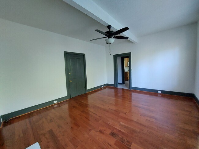 Building Photo - 3805 Lamar St