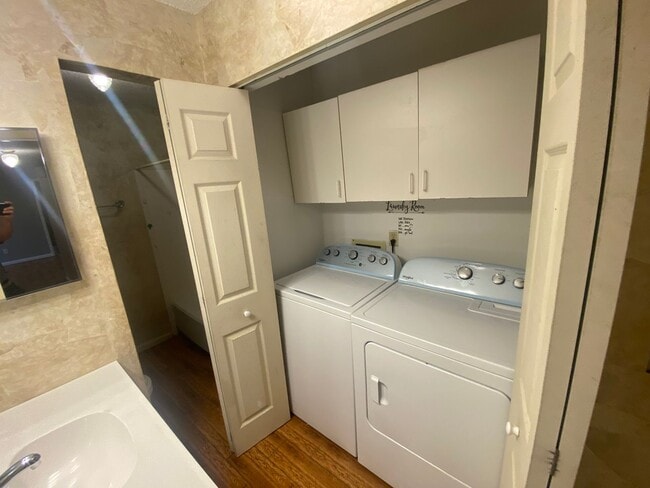 Building Photo - Great 3/2 patio home available now!