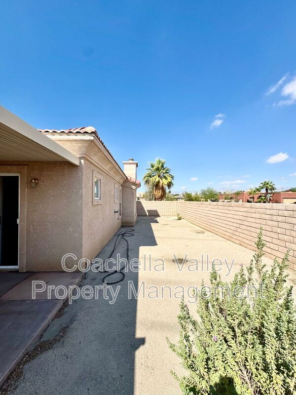Building Photo - 74091 Daisy Ln