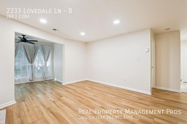 Building Photo - 2233 Lovedale Ln