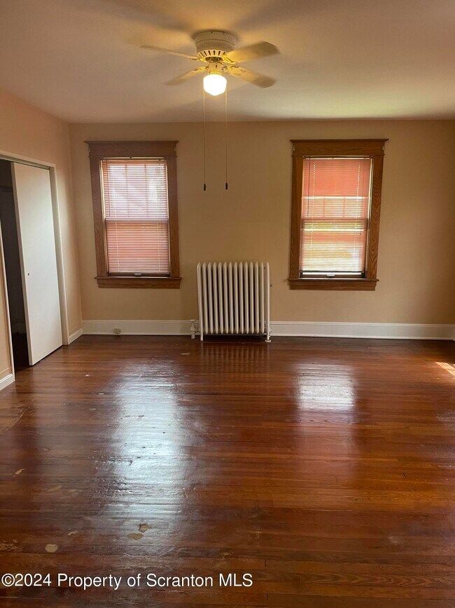 Building Photo - 1312 Main St