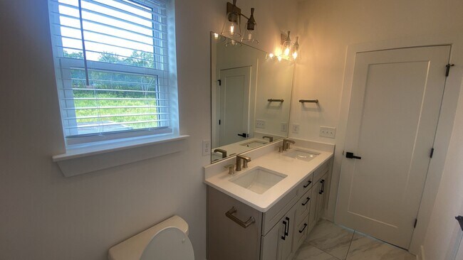 Building Photo - 321 Sophia Rain Dr