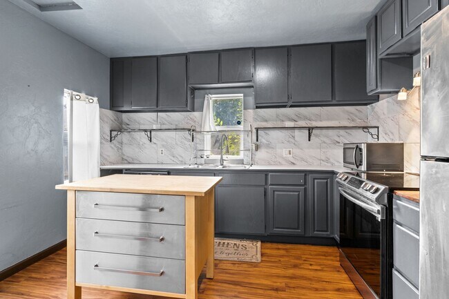 Building Photo - NorthEast Spokane Home - Beautifully Updated