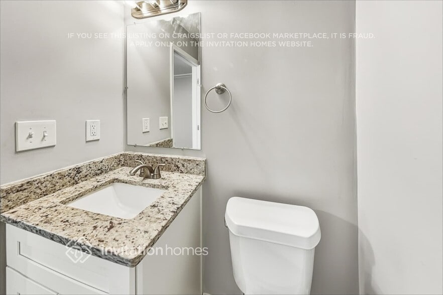 Building Photo - 8490 Meadowbrook Dr