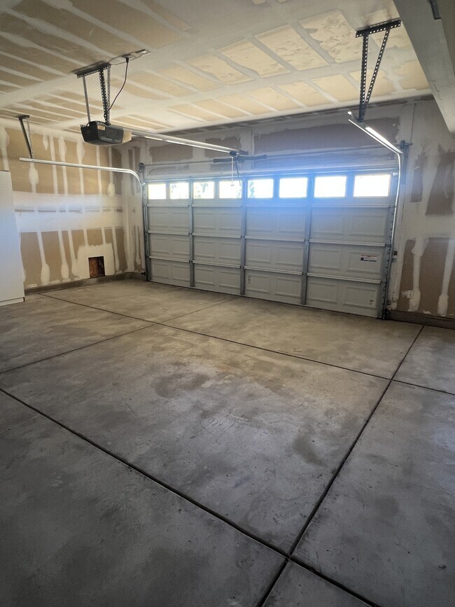 Building Photo - 1205 Shadow Glen Ln