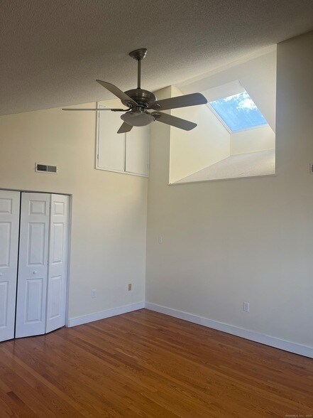 Building Photo - 896 Quinnipiac Ave