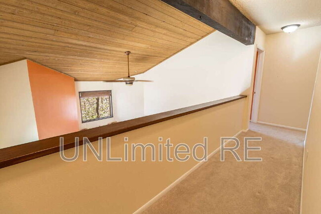 Building Photo - 5000 E Palomino Ln