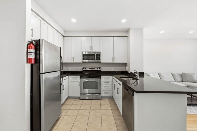 Building Photo - Mt Vernon Square Condo | 1 Bed | 1 Bath | 700 Sf | Private Balcony