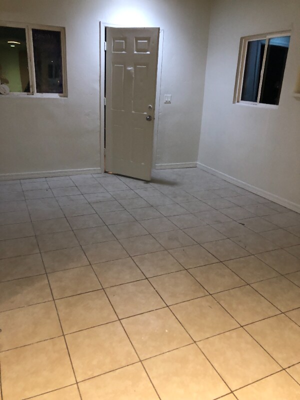 Building Photo - 10202 N 9th Ave