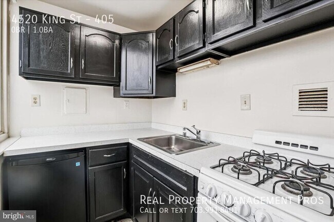 Building Photo - 4520 King St