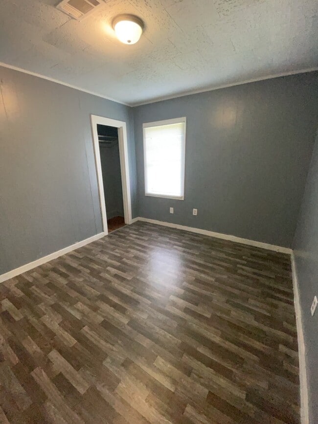 Building Photo - 310 Creston Ave
