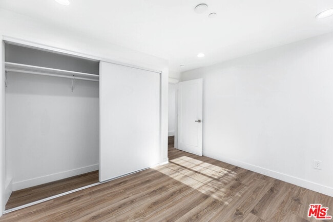 Building Photo - 498 E 52nd St