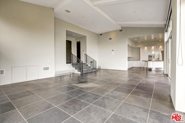 Building Photo - 3850 Rambla Orienta