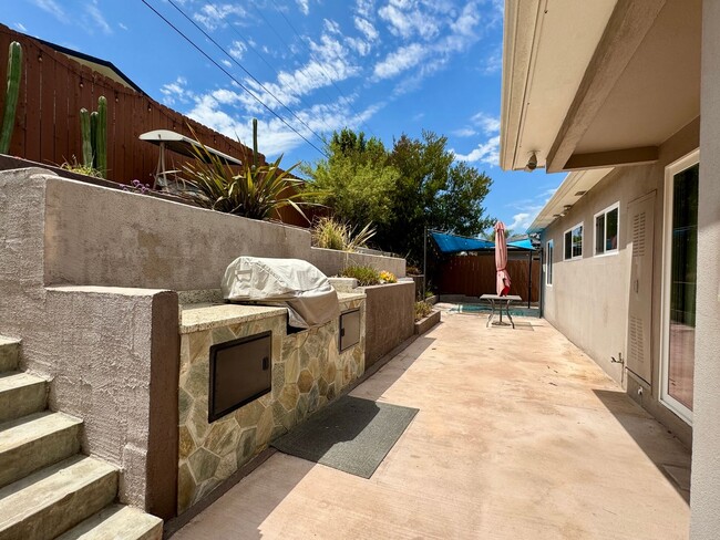 Building Photo - 8829 Greenview Pl