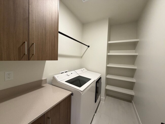 Building Photo - BRAND NEW TOWNHOME FOR RENT BY CRIMSON CLIFFS!