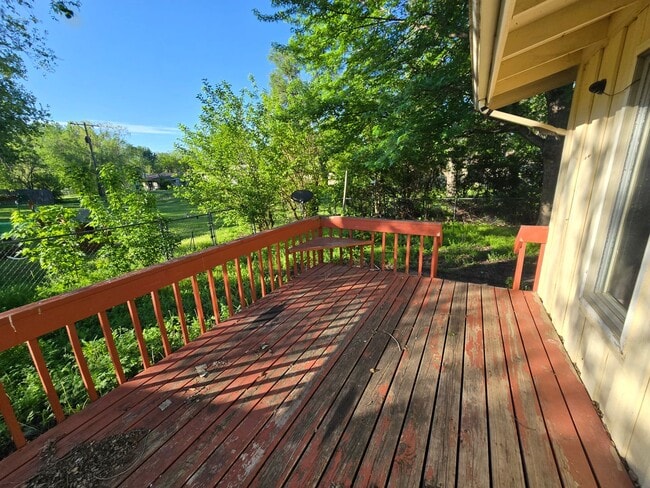 Building Photo - 4 bedroom 2 bath house