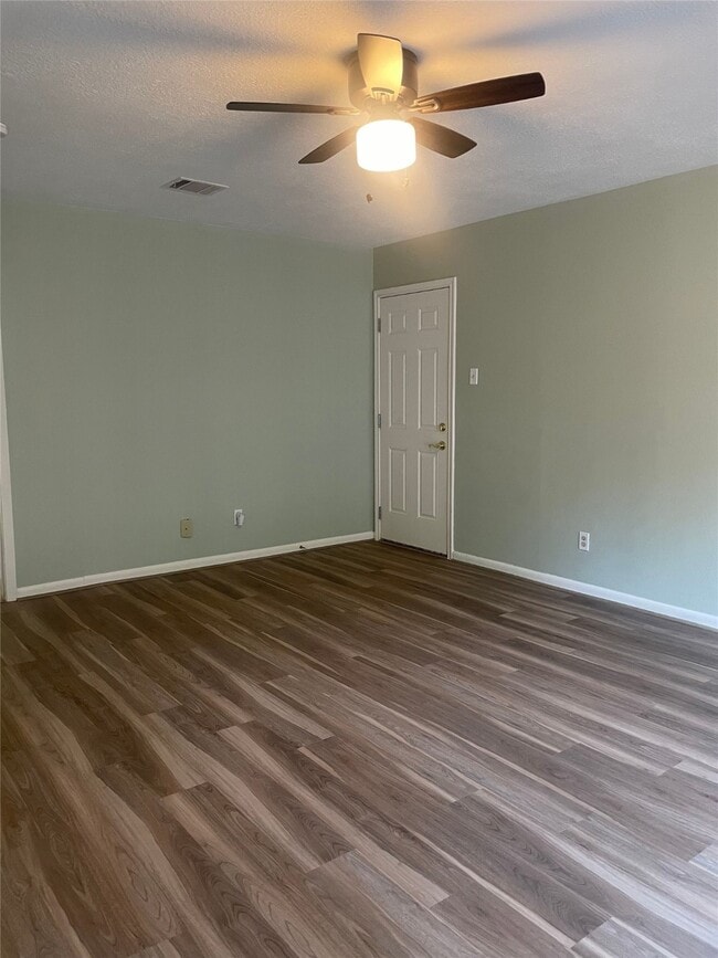 Building Photo - 15206 Carols Way Dr