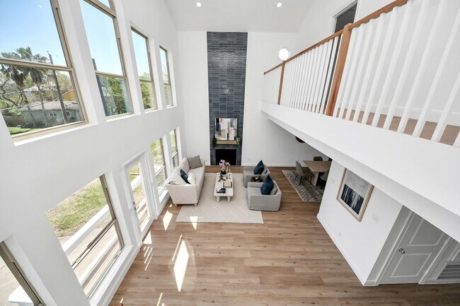 Building Photo - 300 Narcissus Rd