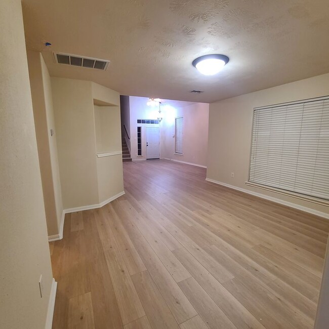 Building Photo - 16786 N Blue Jay Dr