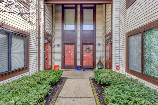 Building Photo - 24285 Evergreen Rd