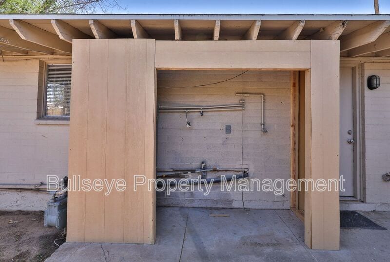Building Photo - 621 S California St