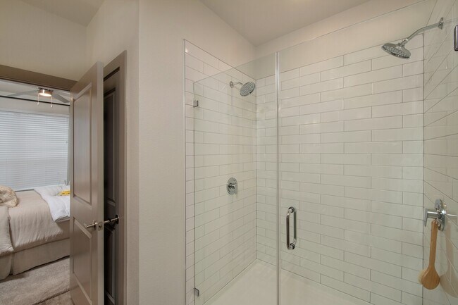 Building Photo - Spacious 2 Bed Near Cypress – 2 Months Free!