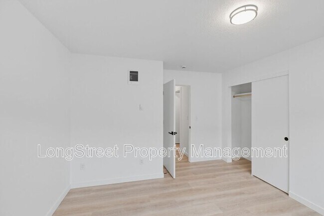 Building Photo - 816 S 19th St