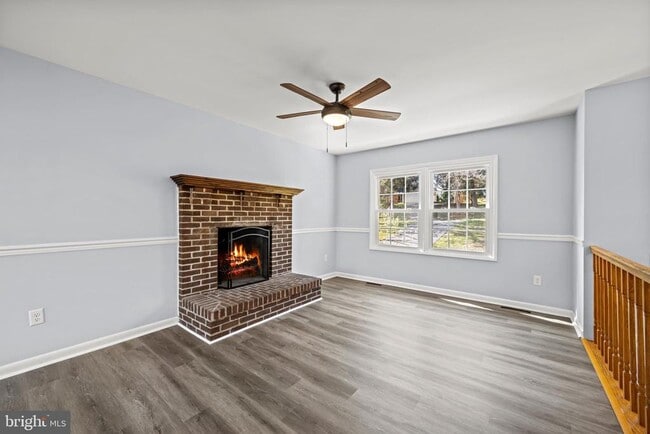 Building Photo - 2402 Raintree Ave