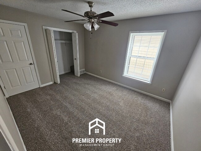 Building Photo - Charming 3-Bedroom Memphis Home with Vaulted Ceilings & Brick Fireplace