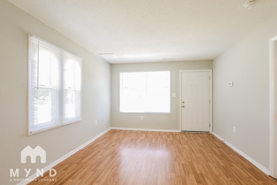 Building Photo - 8401 Clear Meadow Ln