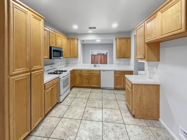 Building Photo - 4455 Meadow Valley Cir