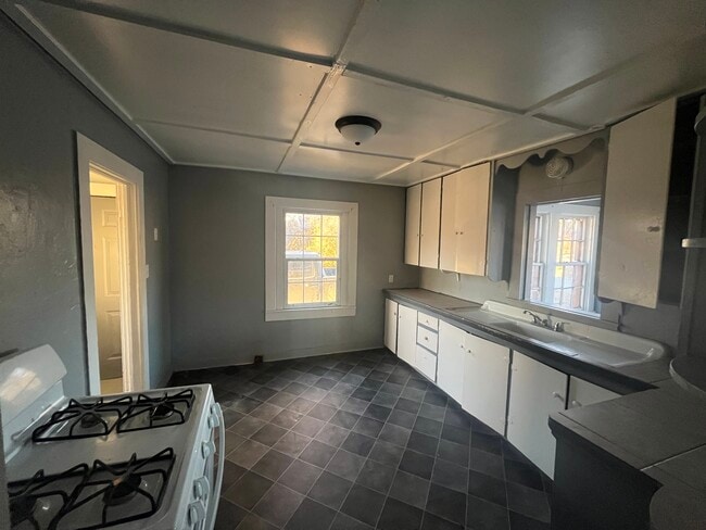 Building Photo - 1200 W Pleasure Ave