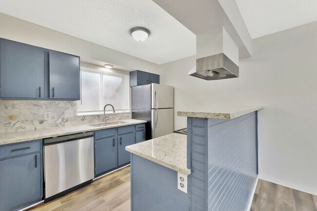 Primary Photo - 5510 S Gold St