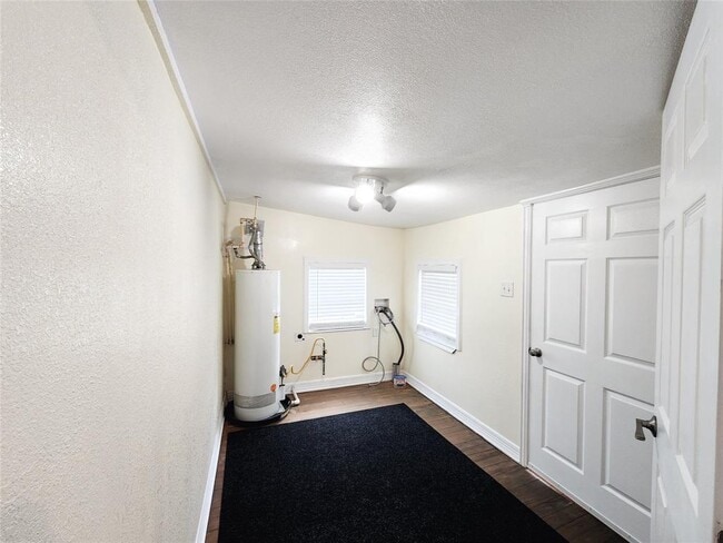 Building Photo - 1204 De Boll St