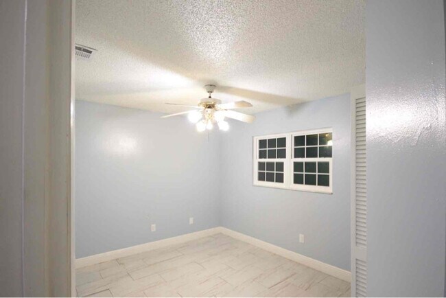 Building Photo - 125 Cranfield Ct