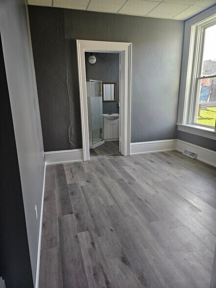 Building Photo - 111 Lincoln Ave