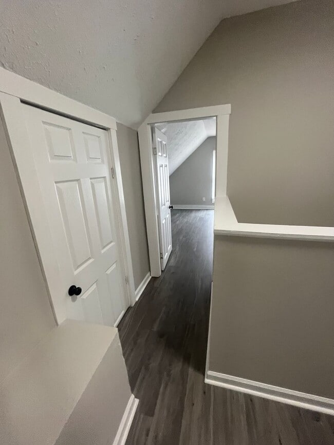 Building Photo - Gorgeous Updated 5 Bedroom/2.5 Bath House!