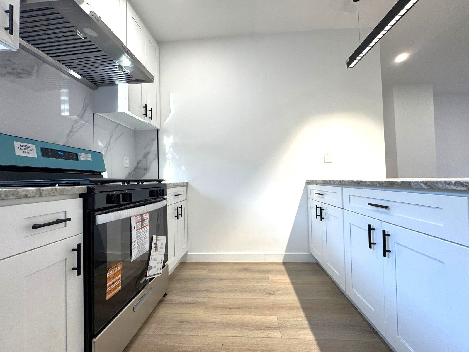 Building Photo - 198 28th St