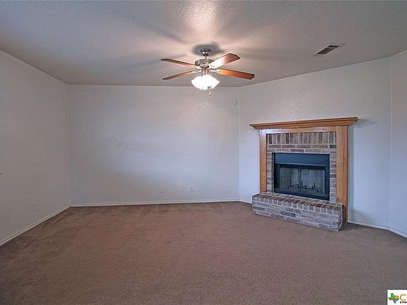 Building Photo - 3901 Captain Dr