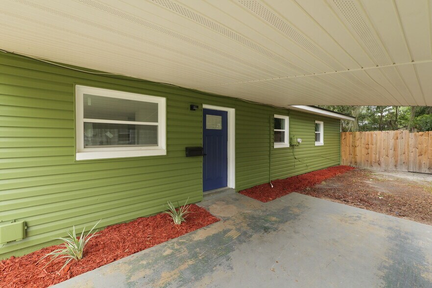 Building Photo - 8514 Oak Leaf Rd