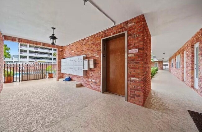 Building Photo - 2424 NE 9th St