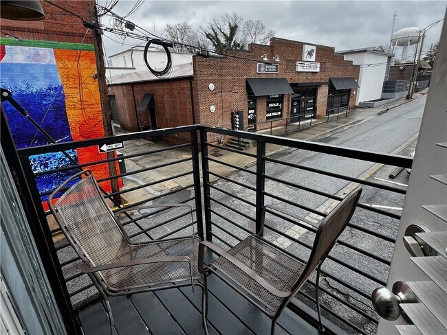 Building Photo - 210-216 N Main St