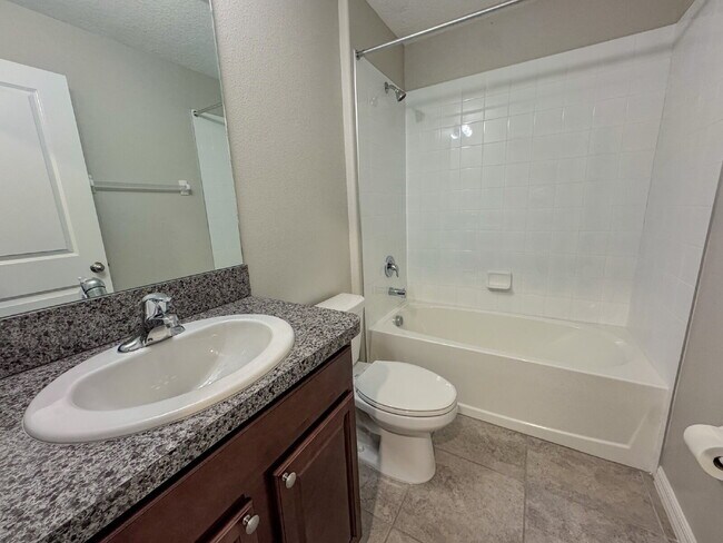 Building Photo - "Charming 3-Bedroom Home with Elegant Granite Touches in Wimauma!" Community pool! Fitness center...