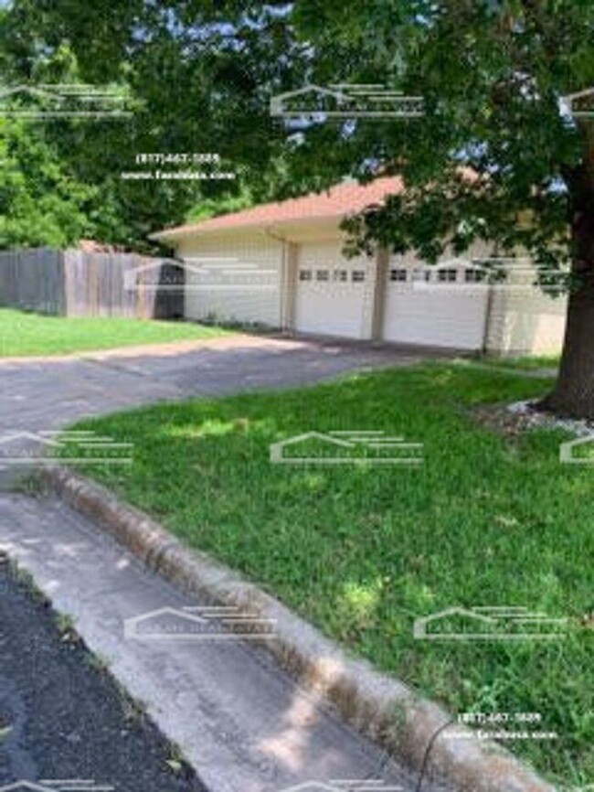 Building Photo - Spacious 4/2 House located in Fort Worth