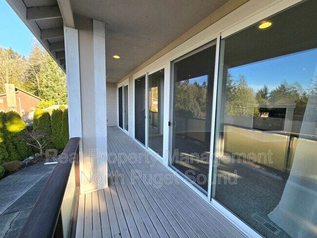 Building Photo - 11017 18th St NE